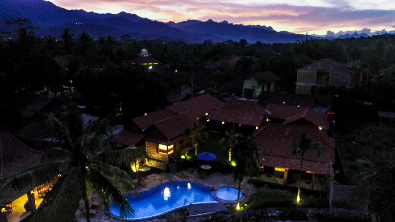 Hôtel Gopalan Borobudur à Magelang Extérieur photo