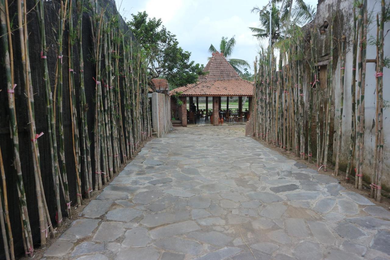 Hôtel Gopalan Borobudur à Magelang Extérieur photo